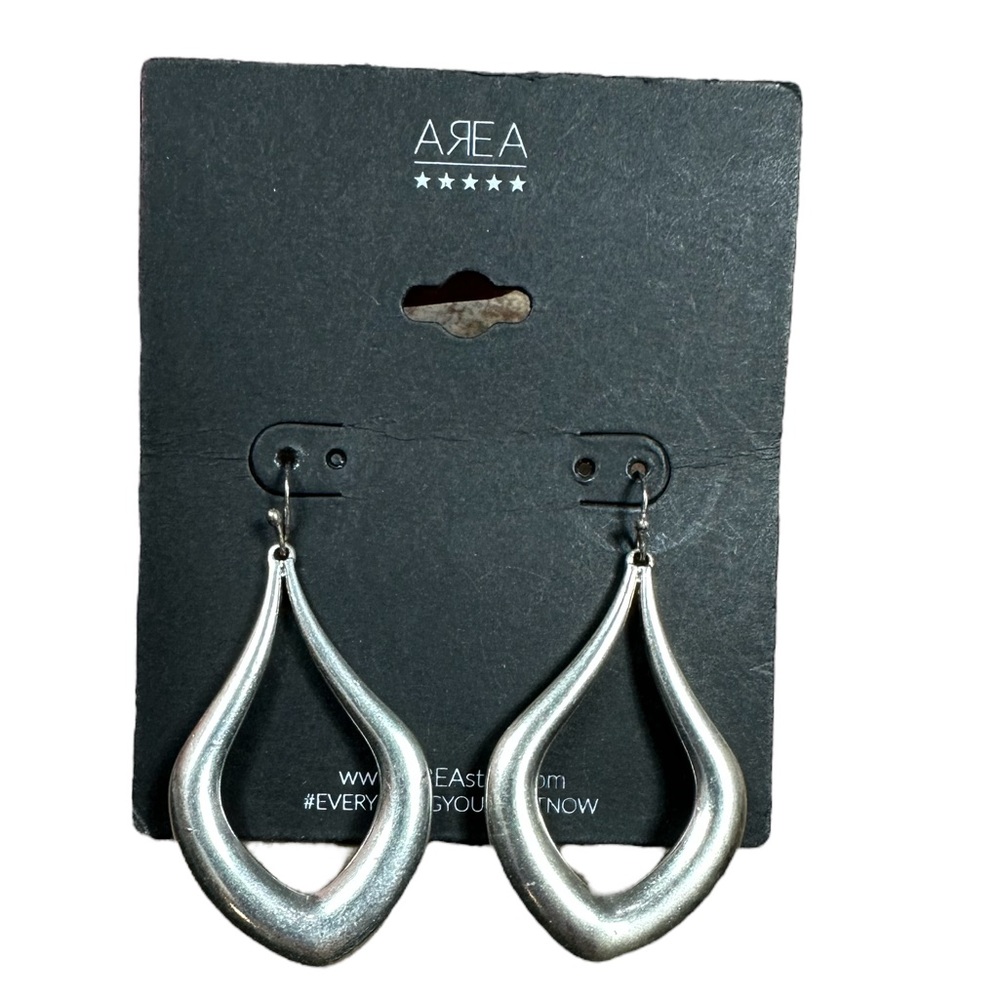 AREA: NWT Silver Plated Dangle Earrings